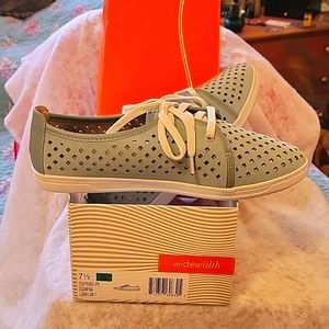 Easy Spirit Esdafina perforated sneakers sea foam shoes 7.5W